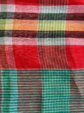  Organik pamuk kumaşında damalı kumaş kombinasyonu olan renkli pamuklu kumaş.