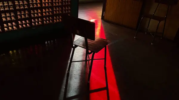 Boş Sandalyeli Işık, Okuldaki Eski Sandalye, Boşluğu Kopyala