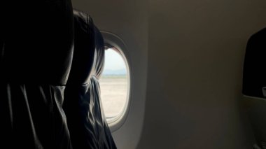 Uçak penceresinin görüntüsü