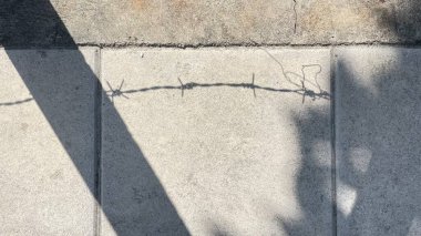 çatlaklar ile beton duvar