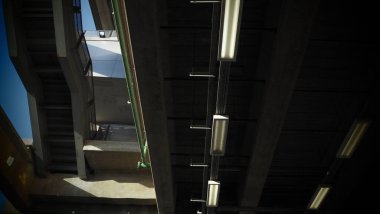 Şehrin modern binası