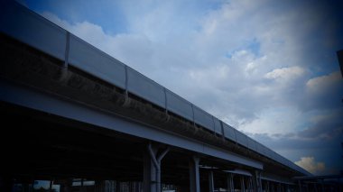 Akşamları havaalanı manzarası