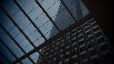 Şehrin modern binası