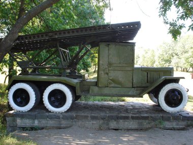 Saha roket topçu sistemi BM-13 