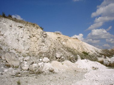 Tebeşir. Taş ocağından endüstriyel tebeşir çıkarma. Kretase yatakları. Kharkov bölgesi.