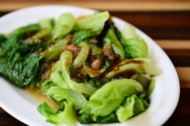 Sos katılmış bembeyaz yeşil sebzeler, Tayvan 'ın meşgul lokantalarına lif alımını arttırmak, mide sağlığını iyileştirmek, kabızlığı önlemek ve doyumsuzluğu artırmak için basit ama etkili bir yöntem sunuyor..