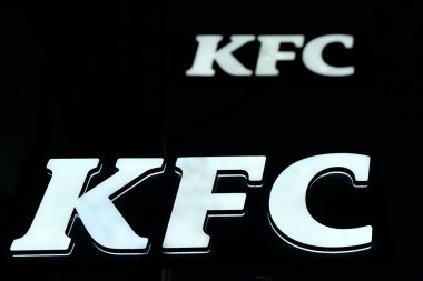 Tayvan - Ağustos 03, 2024: Dünyanın en büyük kızarmış tavuk zincirlerinden biri olan KFC, dünya çapında tüketiciler tarafından sevilen eşsiz lezzet ve çeşitli menüleriyle ünlüdür..