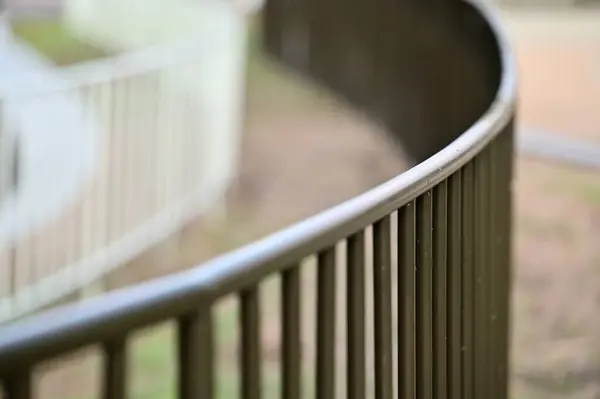 stock image Showcase a curved railing in modern architecture, highlighting its smooth lines and unique visual impact compared to rigid straight lines.