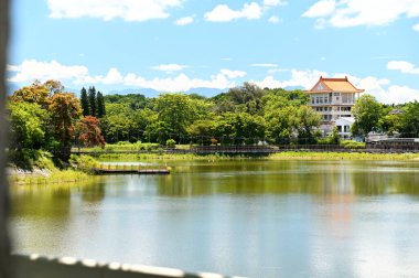 Tainan 'ın Xinhua bölgesindeki Hutoupi Reservoir Tayvan' ın ilk rezervuarı, göl gezintisi ve tekne gezintisi gibi aktivitelerle tarihin, kültürün ve doğal güzelliğin zengin bir karışımını sunuyor..
