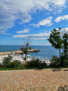 Deniz kıyısının güzel manzarası