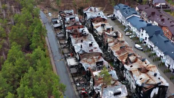 Вид Сверху Дорогу Вид Воздуха Разрушенные Сожженные Дома Дома Разрушены — стоковое видео