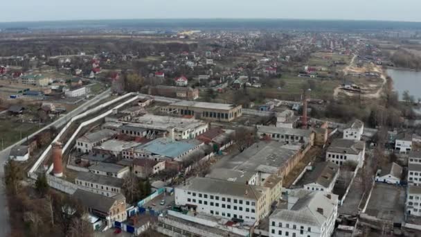 Első Kilátás Útra Légi Felvétel Lerombolt Felgyújtott Házakról Házakat Orosz — Stock videók