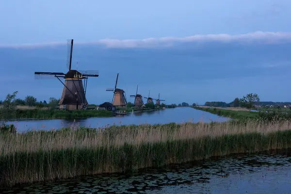 Beautiful Wooden Windmills Sunset Dutch Village Kinderdijk Windmills Run Wind — Stock Photo, Image