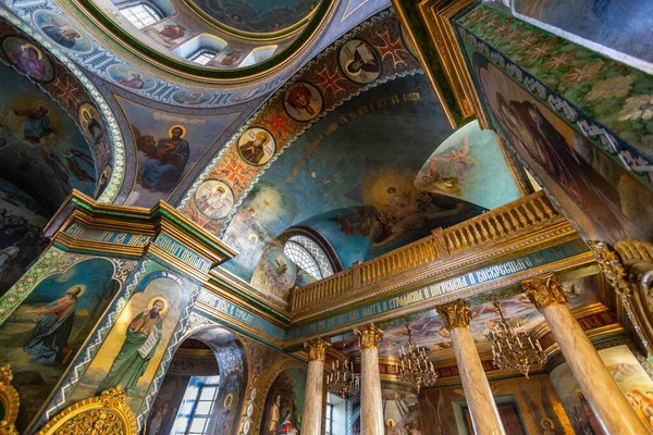 Όμορφος Θόλος Ορθόδοξο Καθεδρικό Ναό Εκκλησία Όμορφες Χριστιανικές Τοιχογραφίες Ακτίνες — Φωτογραφία Αρχείου