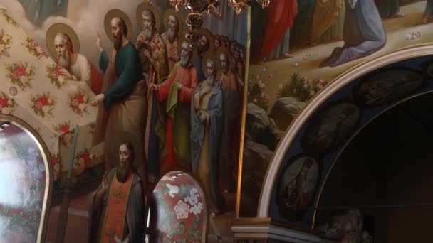 Dentro Catedral Asunción Ortodoxa Kiev Pechersk Lavra Hay Muchos Iconos — Vídeo de stock