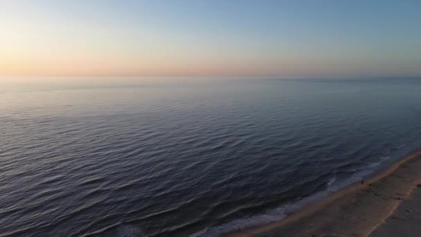 Полет Летом Над Пляжем Катвиан Зее Люди Отдыхают Моря Дома — стоковое видео