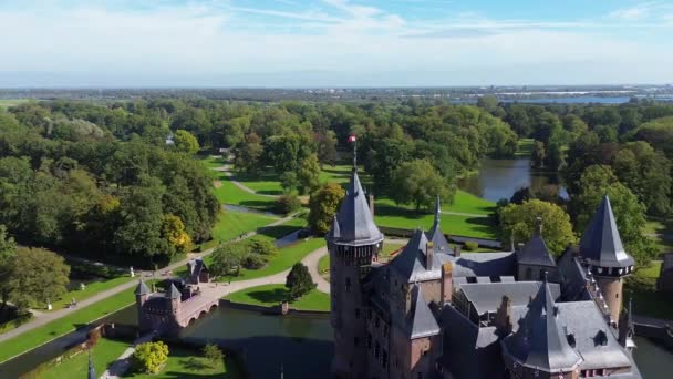 네덜란드 하라에서 아름다운 쿼드콥터는 주변의 비행합니다 스타일의 아름다운 — 비디오
