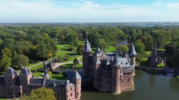 네덜란드 하라에서 아름다운 쿼드콥터는 주변의 비행합니다 스타일의 아름다운 — 비디오
