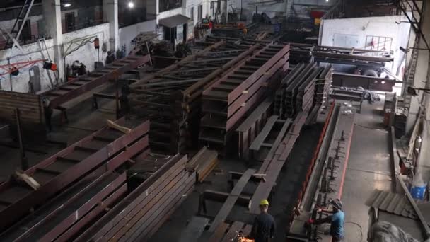 Κίεβο Ουκρανία 2022 Διάφορες Μεταλλικές Κατασκευές Κομμένες Στο Εργαστήριο Εργοστάσιο — Αρχείο Βίντεο
