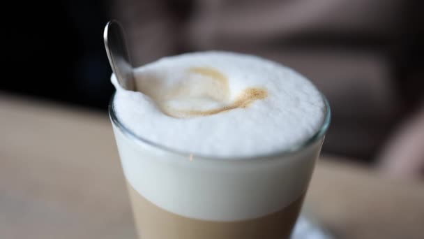 Vidéo Comporte Une Tasse Café Latte Avec Une Couche Mousseuse — Video