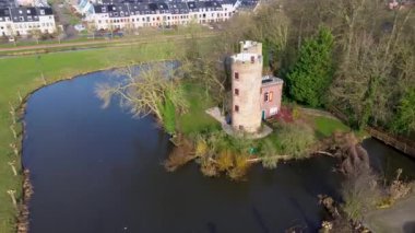 Schonauwen Şatosu, Hollanda 'nın Utrecht eyaletindeki Kasteel Schonauwen olarak bilinir. Yukarıdan güzel bir manzara. Güzel Hollanda kanalları suyla doludur..