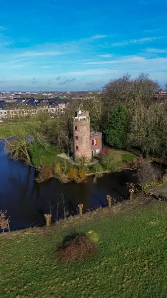 朔纳文城堡 Schonauwen Castle 荷兰乌得勒支省的卡斯蒂尔 朔纳文城堡 Kasteel Schonauwen 从上面看风景很美 美丽的荷兰运河充满了水 — 图库照片