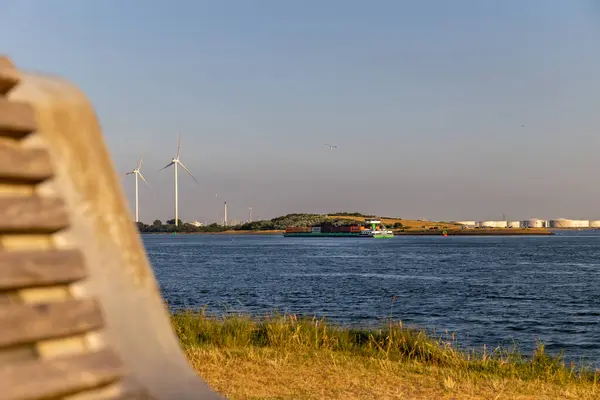 Vackra Väderkvarnar Rotterdams Hamn Vacker Solnedgång Vid Havskusten Blå Nordsjön — Stockfoto