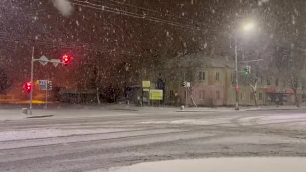 Piękny Śnieg Pada Gromadach Pada Bez Przerwy Cała Ulica Jezdnia — Wideo stockowe
