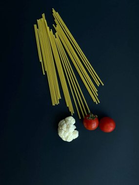 İtalyan makarna ve domates.