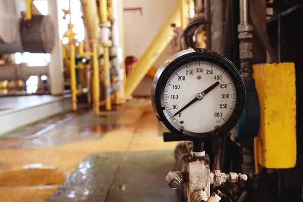 Drukmeter Industriële Installatie Olie Gasmanometer Fabrieksconcept — Stockfoto