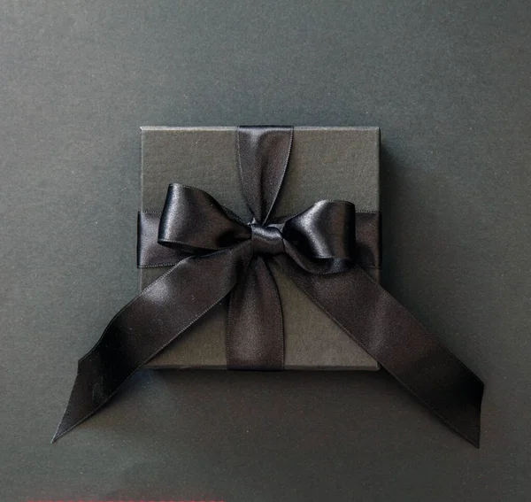 Μαύρη Παρασκευή Κουτί Δώρου Μαύρη Κορδέλα Μαύρο Top View Χριστουγεννιάτικα — Φωτογραφία Αρχείου