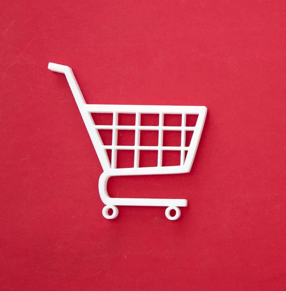 Kırmızı Arkaplanda Alışveriş Arabası Simgesi Beyaz Rengi Ticaret Çevrimiçi Dükkan — Stok fotoğraf