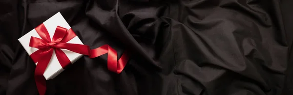 Baner Czarnego Piątku Pudełko Prezent Biały Czerwoną Wstążką Kolor Łuk — Zdjęcie stockowe
