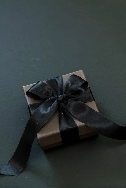Caixa Presente Com Fita Preta Isolada Preto Espaço Cópia Black — Fotografia de Stock
