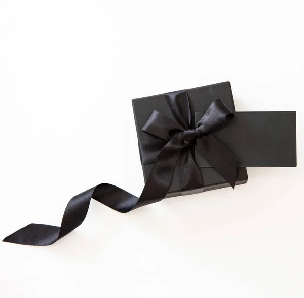 Чёрная Пятница Рождественские Подарки Подарочная Коробка Черной Лентой Пустой Картой — стоковое фото