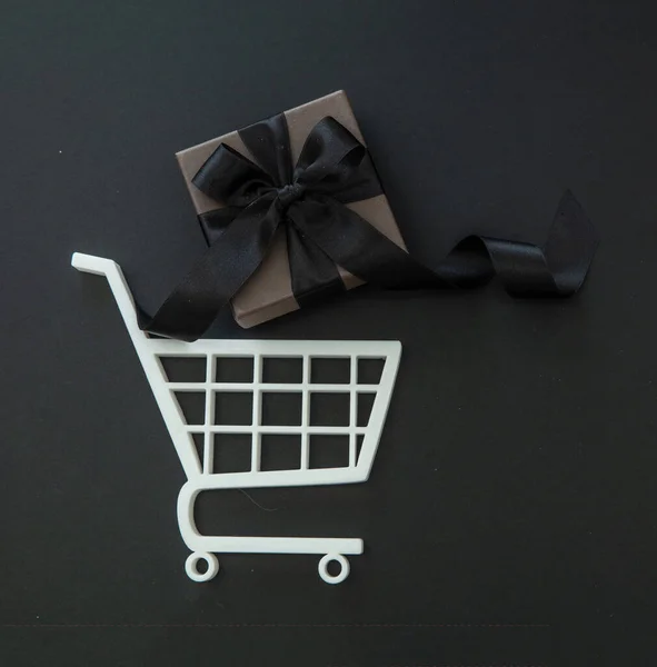 Geschenkkarton Warenkorb Black Friday Sale Weihnachtsgeschenke Commerce Online Shop Vertriebskonzept — Stockfoto