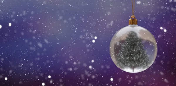 クリスマス バブル ハンギング 透明なガラスボールのクリスマスツリーは 夜の背景に雪 冬の休日の装飾 3Dレンデ — ストック写真