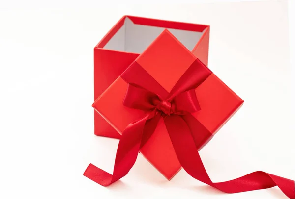 Caixa Presente Vermelho Com Fita Arco Aberto Isolado Fundo Branco — Fotografia de Stock