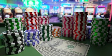 Kumarhane fişleri ve Amerikan dolarları yeşil keçeli rulet masasına, bulanık arka plan. Kumar ve bahis kazançları. 3d hazırlayıcı