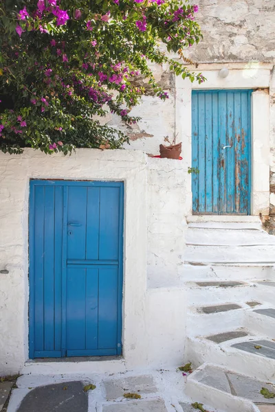 Griechenland Insel Der Kunst Kykladenarchitektur Dorf Pyrgos Bougainvillea Weißgetünchter Wand — Stockfoto