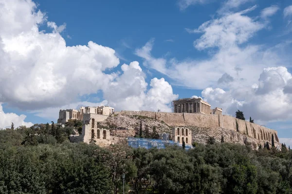 希腊考古目的地 在阴天的背景下 雅典卫城和帕台农神庙 从Philopappos山看古希腊 — 图库照片