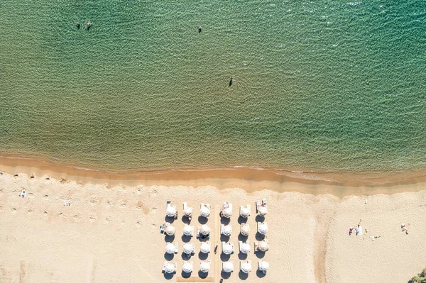 Görögország Kerékpárok Sziget Homokos Strand Drón Kilátás Emberek Úsznak Égei — Stock Fotó