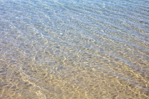 Meer Flach Blau Wellige Transparente Wasseroberfläche Hintergrundstruktur Unterwasserkies Und Sand — Stockfoto