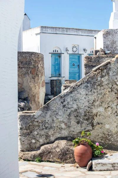 蒂诺岛独眼巨人Volax村的房子 Tinos传统建筑 门窗上的大理石门廊 — 图库照片