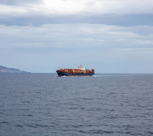 Conteneur Cargo Pleine Charge Navigue Pleine Mer Ondulée Fond Importations — Photo