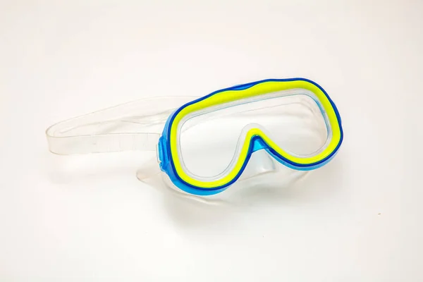 白い背景に隔離されたダイビングマスクのシュノーケル装置 — ストック写真