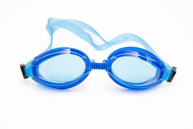 beyaz zemin üzerinde izole mavi Yüzme gözlüğü
