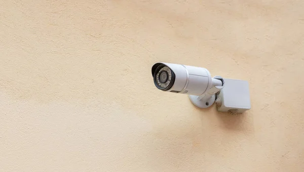 Caméra Sécurité Système Vidéosurveillance Sur Fond Beige Mur Vide Technologie — Photo