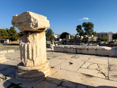 Eleusis için Sığınak. Büyük Propylaea, Atina. Ağ geçidi mermer sütun girişini kapatın. Varış yeri Antik Yunan, güneşli gün.