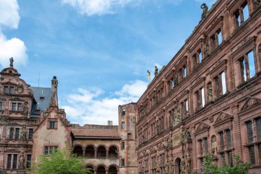 Almanya, Schloss Heidelberg kalesi, saray. Friedrichsbau ve Ottheinrich binasının ön cephesi, Baden-Wurttemberg. Seyahat hedefi.